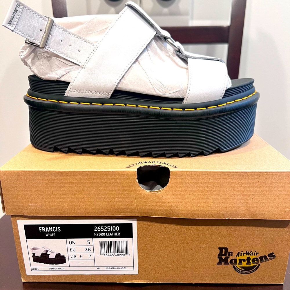 🔥NWT & HTF🔥 Dr Marten white platform sandals